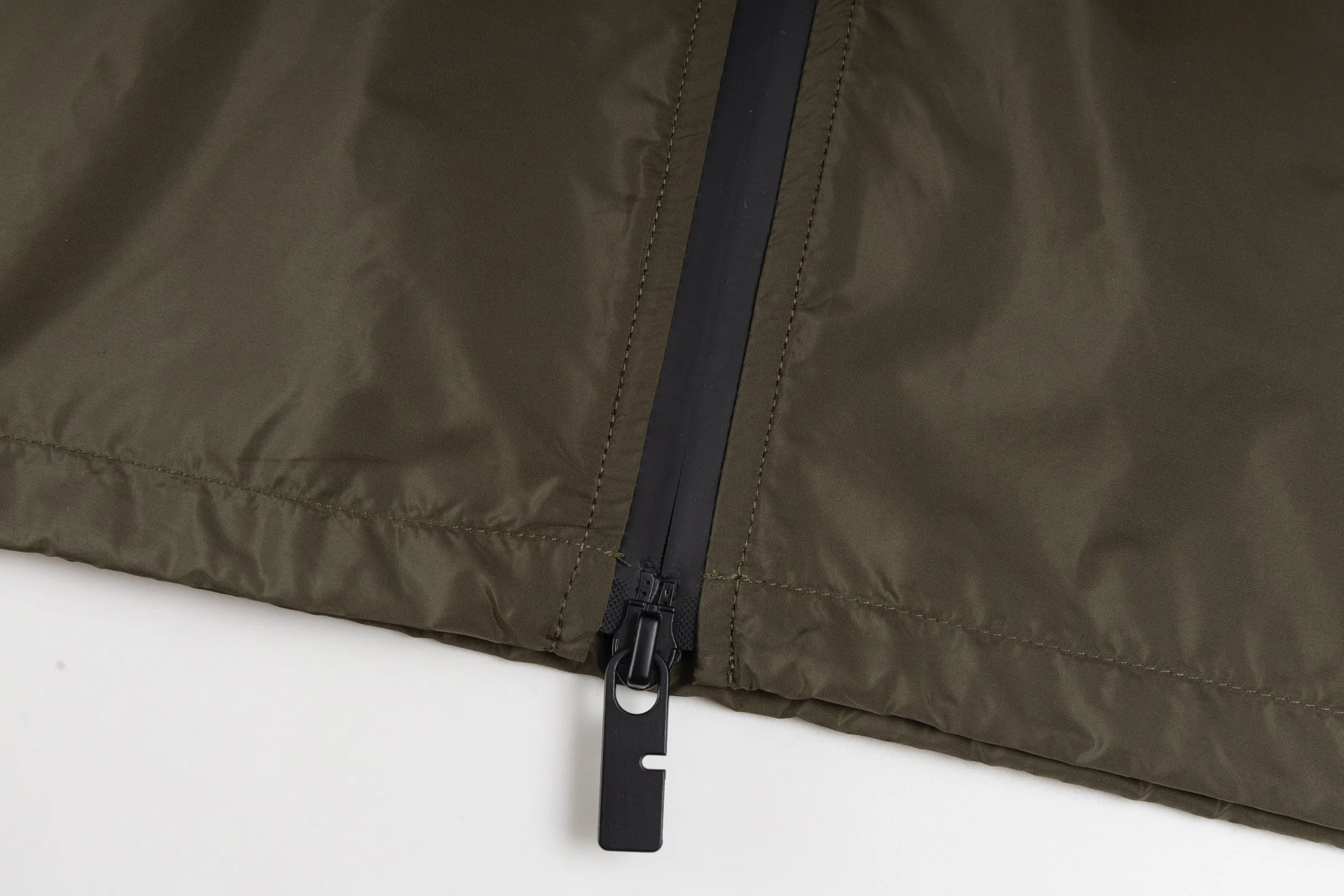 BBR （Green） 4,995 ， Wear-Resistant ， 。 B ， 。 ， 。 ， 。 ， 1980 。 EKD ， 。 ， 。 。 Classic ， 。 Size:S/M/L/XL